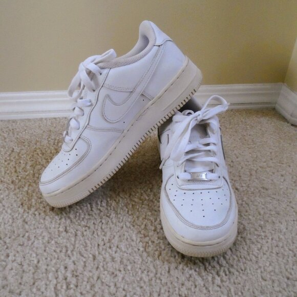 Nike Air Force 1 White Sneakers woman size 9 - Picture 4 of 9